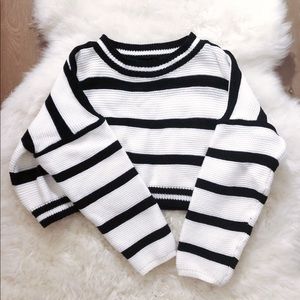 Black & White cropped sweater one size